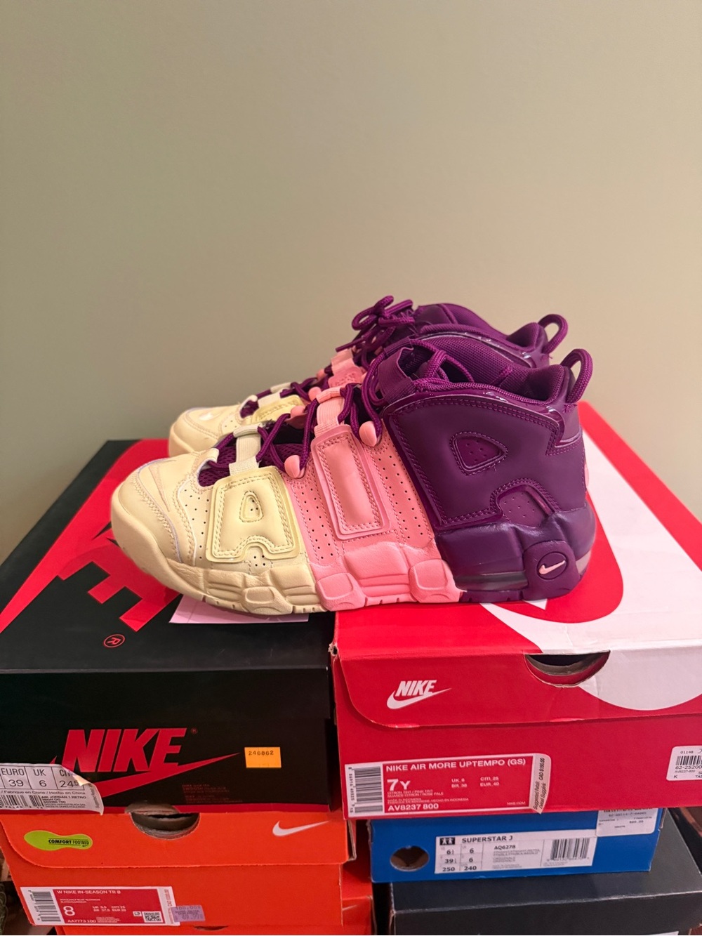 Nike Air More Uptempo (GS) Size 40, 7Y